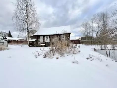 Участок в Ленинградская область, Киришский район, Будогощь пгт ул. ...