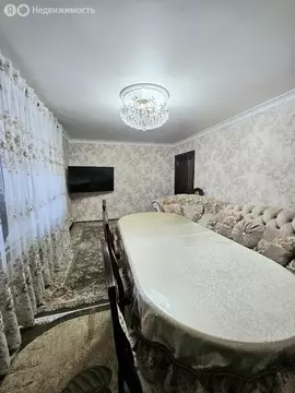 4-комнатная квартира: Махачкала, улица Комарова, 1 (98 м)