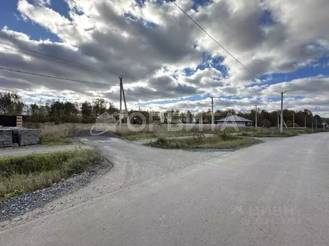 Участок в Тюменская область, Тюменский муниципальный округ, д. ...