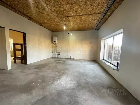 Дом в Оренбургская область, Оренбургский район, Нежинский сельсовет, ...