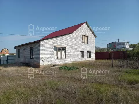 Дом в Волгоградская область, Волгоград Дзержинец СНТ, Степной массив, ...