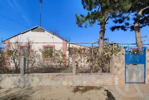 Дом в Крым, Черноморский район, с. Красноярское ул. Молодежная, 20 (70 ...