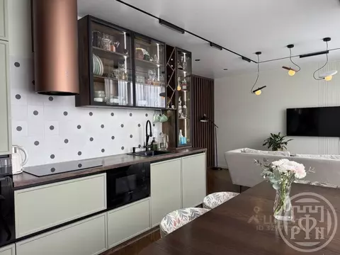 3-к кв. Санкт-Петербург ул. Челюскина, 8с1 (82.9 м)