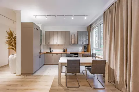 4-к кв. Санкт-Петербург, Санкт-Петербург, Сестрорецк ул. Максима ...