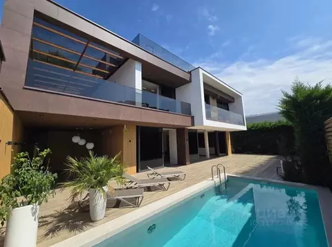 Дом в Краснодарский край, Сочи Сириус пгт, ул. Общинная (290 м)