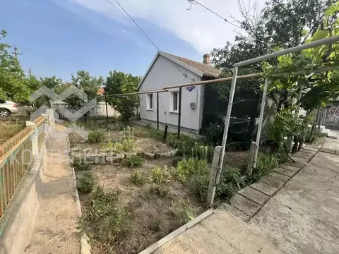 Дом в Крым, Черноморский район, Далековское с/пос, с. Северное ул. ...