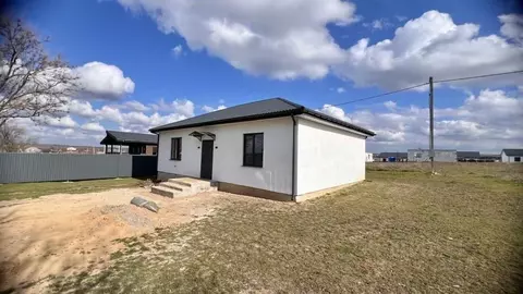 Дом в Крым, Симферопольский район, с. Урожайное  (96 м)