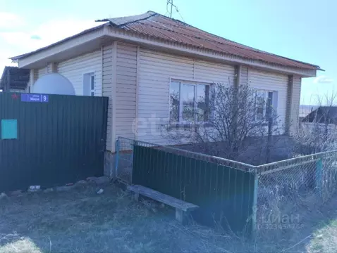 Дом в Челябинская область, Уйский муниципальный округ, д. Брюхово ул. ...