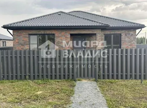 Дом в Омская область, Омский район, Магистральное с/пос, Деревня ...