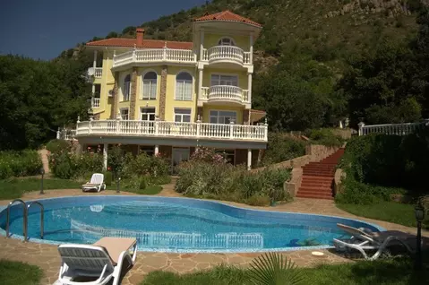 Дом в Крым, Алушта муниципальный округ, с. Лазурное  (450 м)