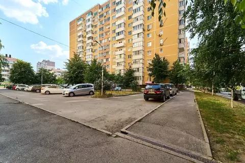 2-к кв. Краснодарский край, Краснодар ул. 2-я Целиноградская (65.0 м)