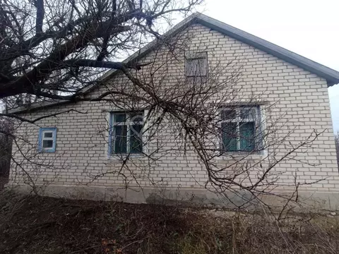 Дом в Волгоградская область, Калачевский район, Ляпичевское с/пос, ...