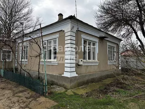 Дом в Крым, Ленинский район, с. Приозерное ул. Школьная, 121 (74 м)