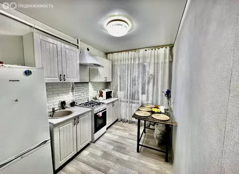 3-комнатная квартира: Уфа, улица Юрия Гагарина, 43 (65 м)