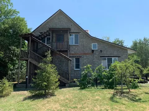 Дом в Астраханская область, Камызякский район, с. Иванчуг ул. Лесная, ...