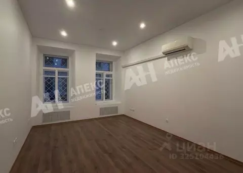 Офис в Москва Тверская ул., 12С7 (107 м)