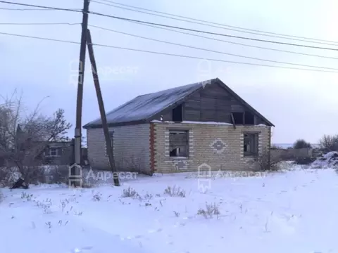 Дом в Волгоградская область, Дубовский район, Пичужинское с/пос, с. ...
