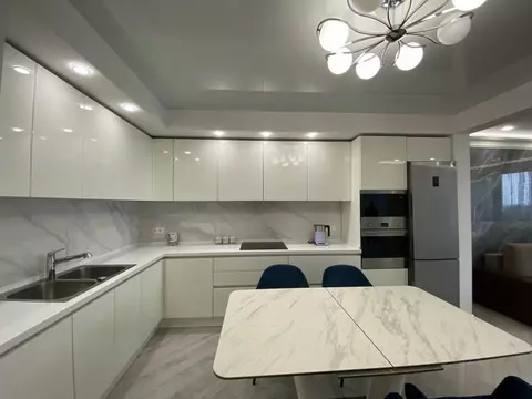 3-к кв. Сахалинская область, Южно-Сахалинск просп. Мира, 298 (70.0 м)