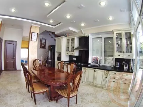 Дом в Крым, Евпатория ул. Революции, 7к1 (220 м)