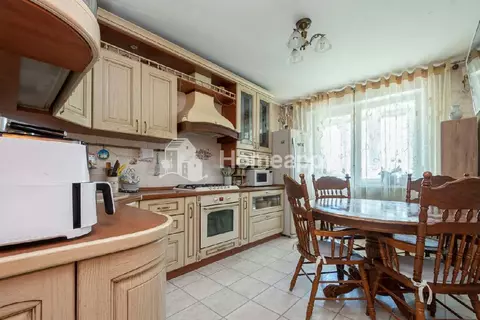 Продается 4-комнатная квартира