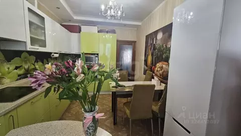 2-к кв. Тюменская область, Тюмень ул. 50 лет Октября, 24к2 (64.2 м)