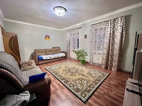 Дом в Волгоградская область, Волгоград Каунасская ул., 10 (75 м)