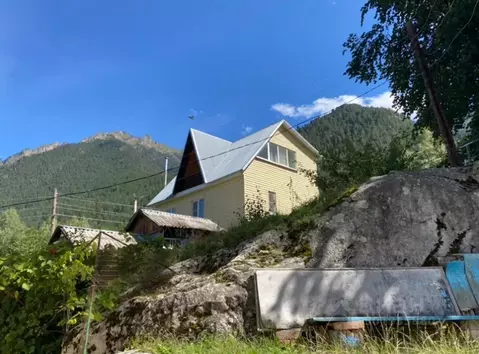 Дом в Карачаево-Черкесия, Теберда Карачаевский городской округ, ул. ...