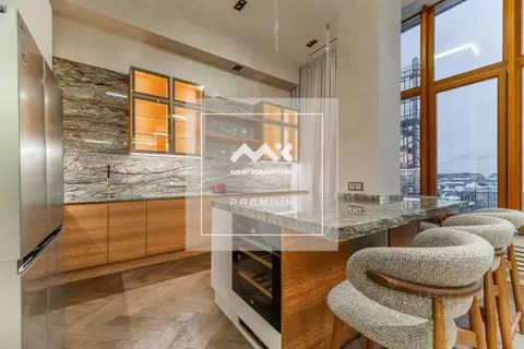 5-к кв. Санкт-Петербург Тверская ул., 1 (244.0 м)