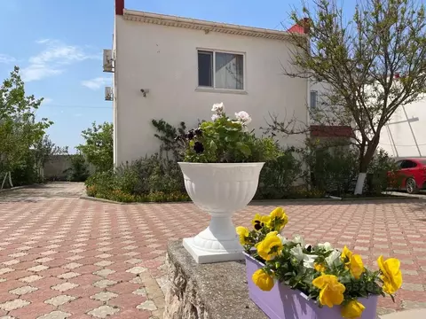 Дом в Крым, Черноморский район, Оленевское с/пос, с. Оленевка ул. ...