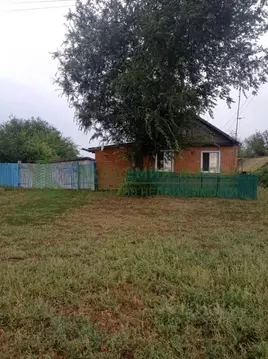 Дом в Саратовская область, Федоровское муниципальное образование, с. ...
