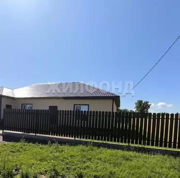 Дом в Хакасия, Усть-Абаканский район, пос. Тепличный  (200 м)