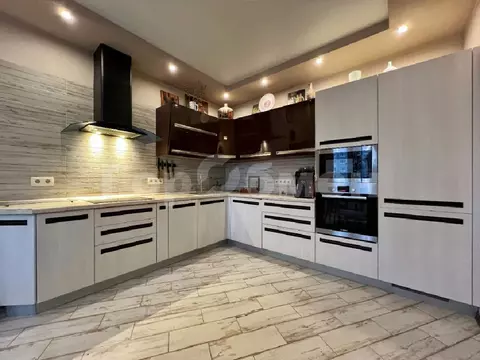 Продается 3-комнатная квартира