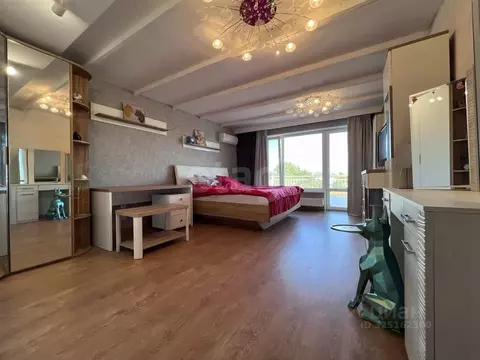 Дом в Крым, Симферопольский район, Гвардейское пгт ул. Первомайская ...