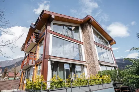 Дом в Краснодарский край, Сочи Красная Поляна пгт, ул. Волоколамская, ...