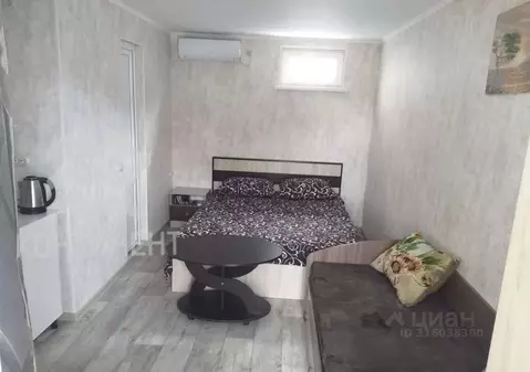 Дом в Крым, Евпатория городской округ, Заозерное пгт пер. Фруктовый ...