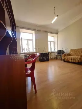 4-к кв. Санкт-Петербург 8-я Васильевского острова линия, 43 (104.0 м)