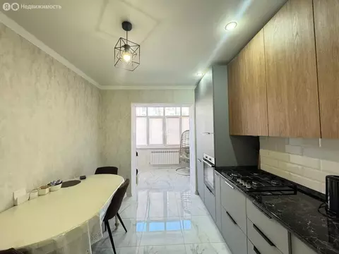 2-комнатная квартира: Владикавказ, улица Шамиля Джикаева, 4А (70 м)