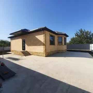 Дом в Краснодарский край, Динской район, Новотитаровская ст-ца ул. ...