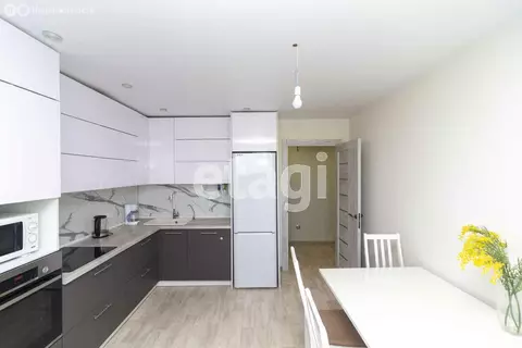 3-комнатная квартира: Тюмень, улица Федюнинского, 7А (60 м)