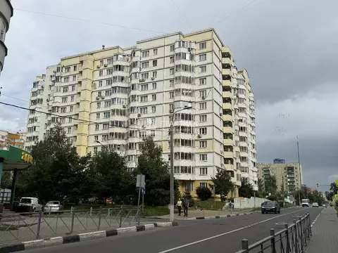 Продается 4-комнатная квартира