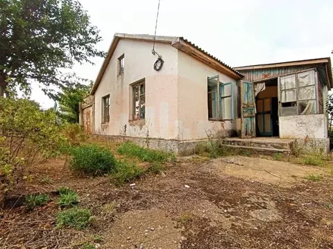 Дом в Крым, Сакский район, Митяевское с/пос, с. Листовое ул. ...