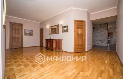 5-к кв. Челябинская область, Челябинск ул. Энгельса, 49А (237.9 м)