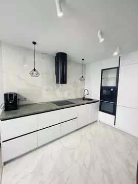 3-к кв. Тюменская область, Тюмень ул. 50 лет Октября, 57Бк2 (93.0 м)