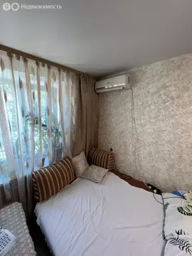 1-комнатная квартира: Краснодар, улица Селезнёва, 136 (15 м)