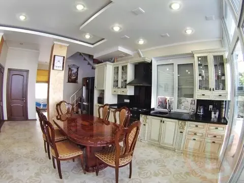 Дом в Крым, Евпатория ул. Революции, 7к1 (220 м)