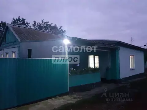 Дом в Калмыкия, Яшалтинский район, с. Березовское Школьный пер. (70 м)