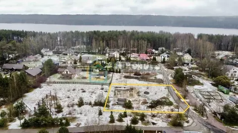 Участок в Ленинградская область, Выборгский район, Рощинское городское ...