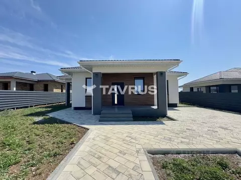 Дом в Крым, Симферопольский район, Мирновское с/пос, с. Белоглинка ул. ...