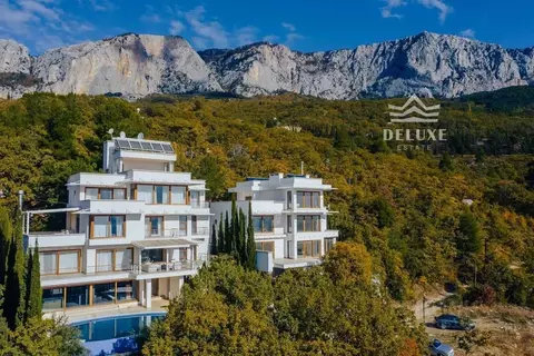 Дом в Крым, Ялта муниципальный округ, Береговое пгт  (475 м)