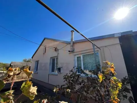 Дом в Крым, Сакский район, Крайненское с/пос, с. Трудовое ул. Школьная ...